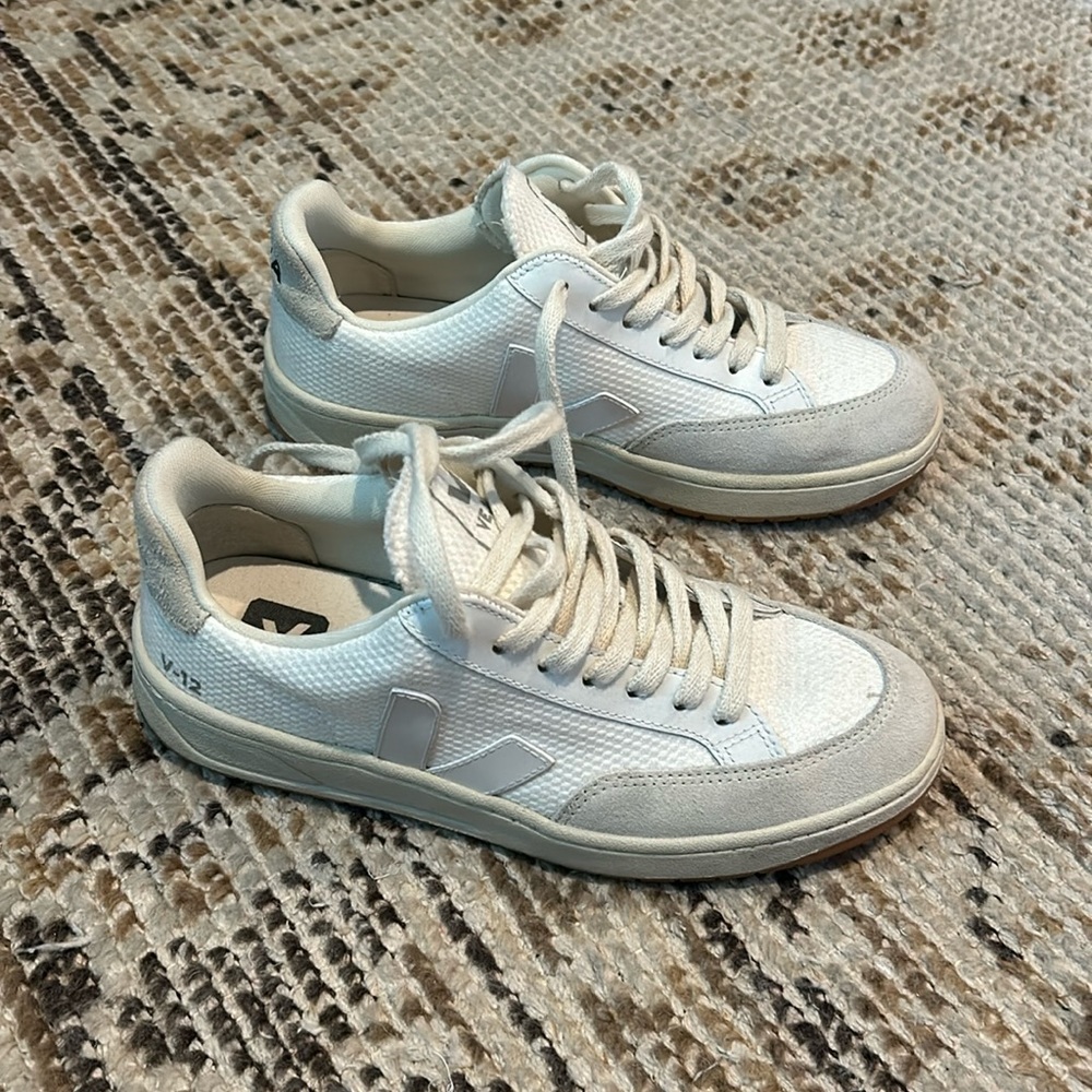 Veja V-12 white canvas gum sole women’s size 37
